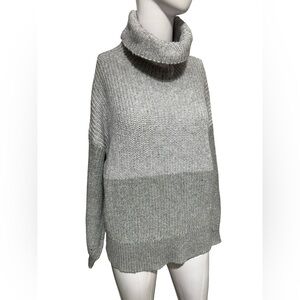 American Eagle Outfitters Light Gray Turtleneck Sweater
